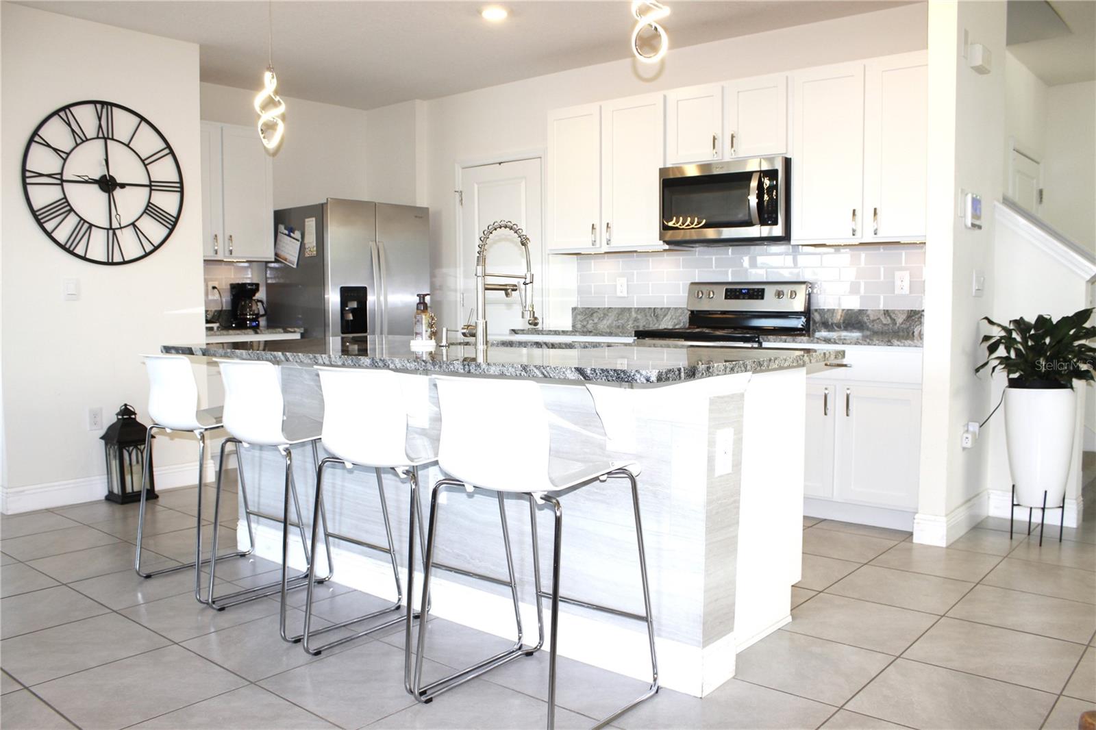 8406 Hardy Bay Loop Property Photo 4
