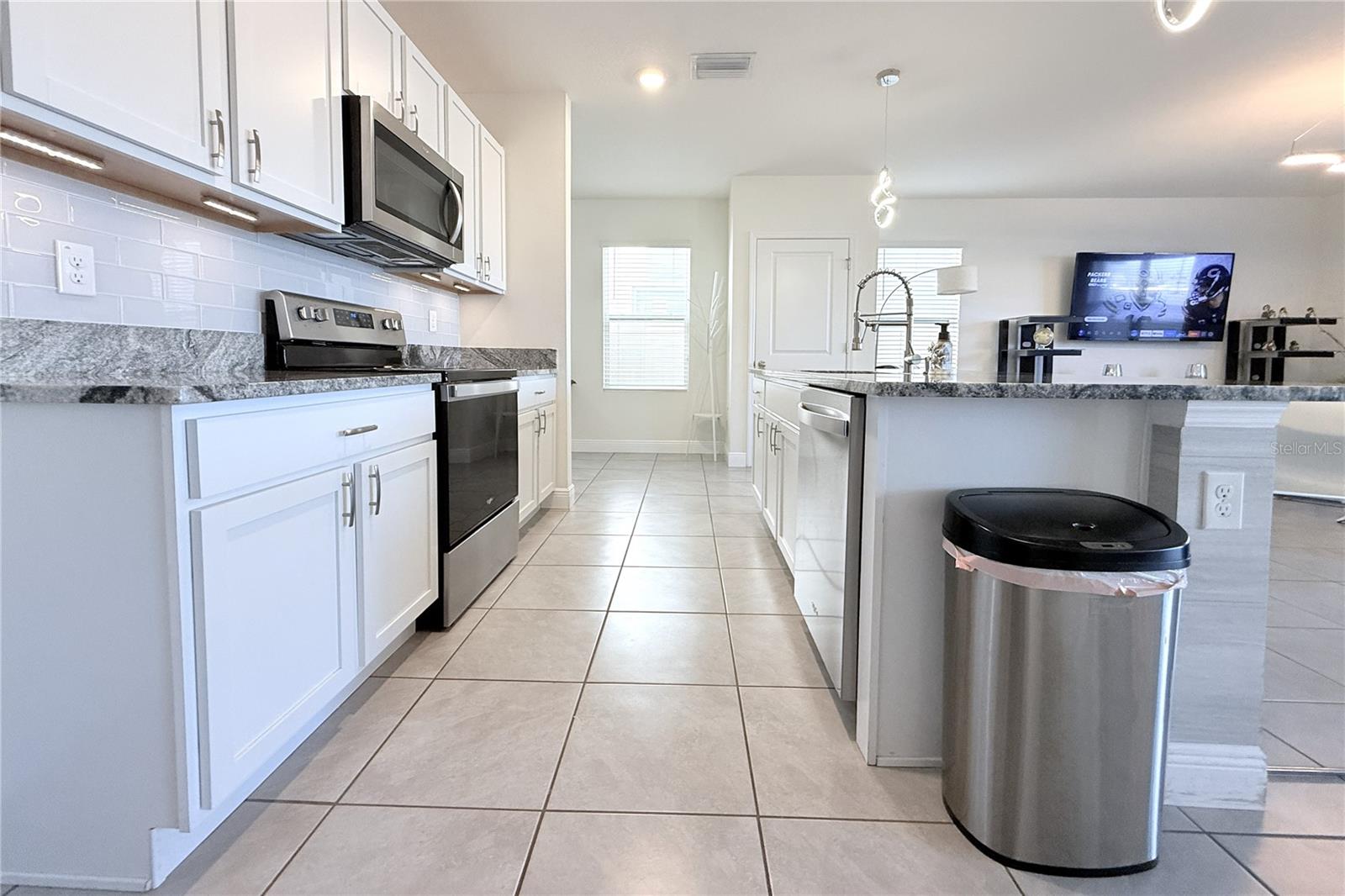 8406 Hardy Bay Loop Property Photo 7