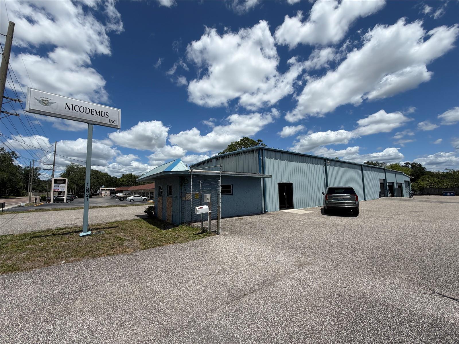 15921 N FLORIDA AVE Property Photo 1