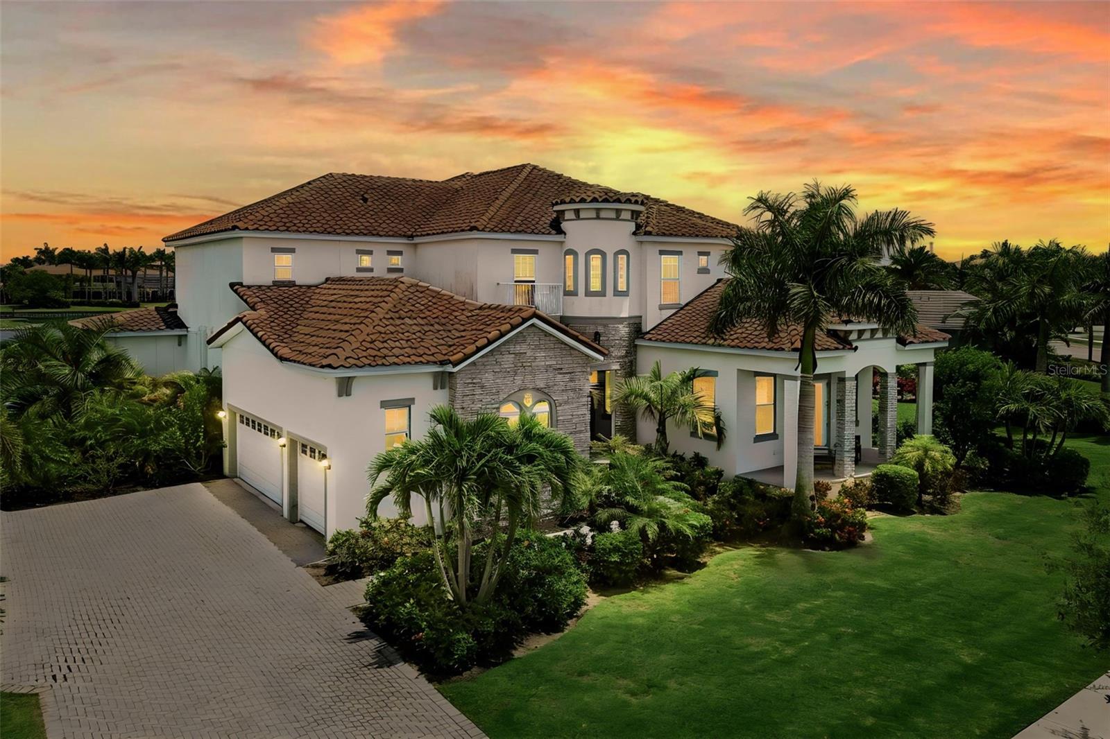 823 MANNS HARBOR DR