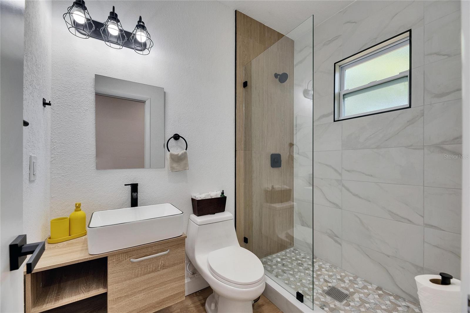 1021 E 25th Ave Property Photo 14
