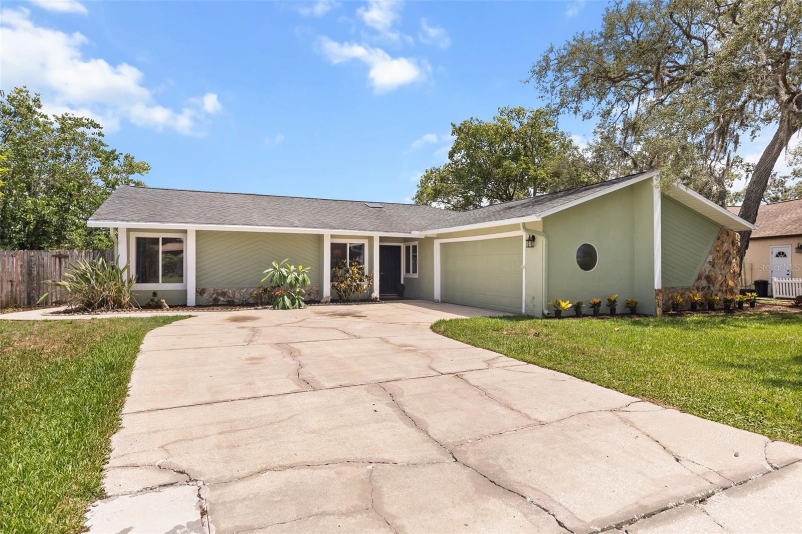 12512 Willow Tree Ave Property Photo 3