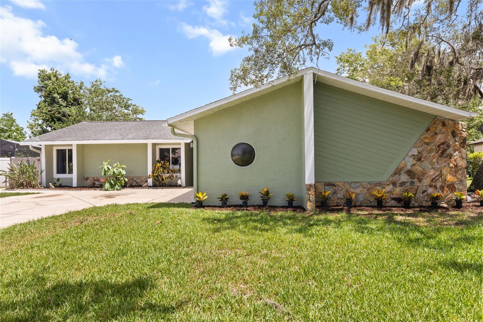 12512 Willow Tree Ave Property Photo 4