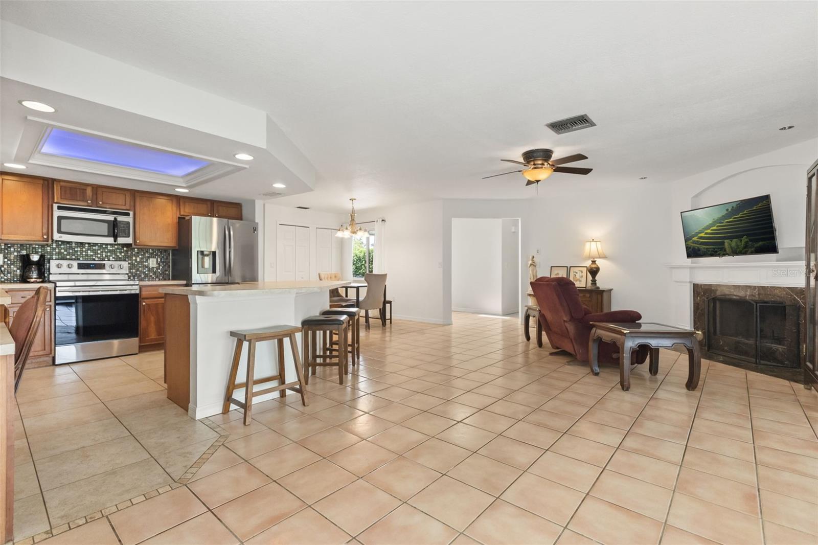 12512 Willow Tree Ave Property Photo 7