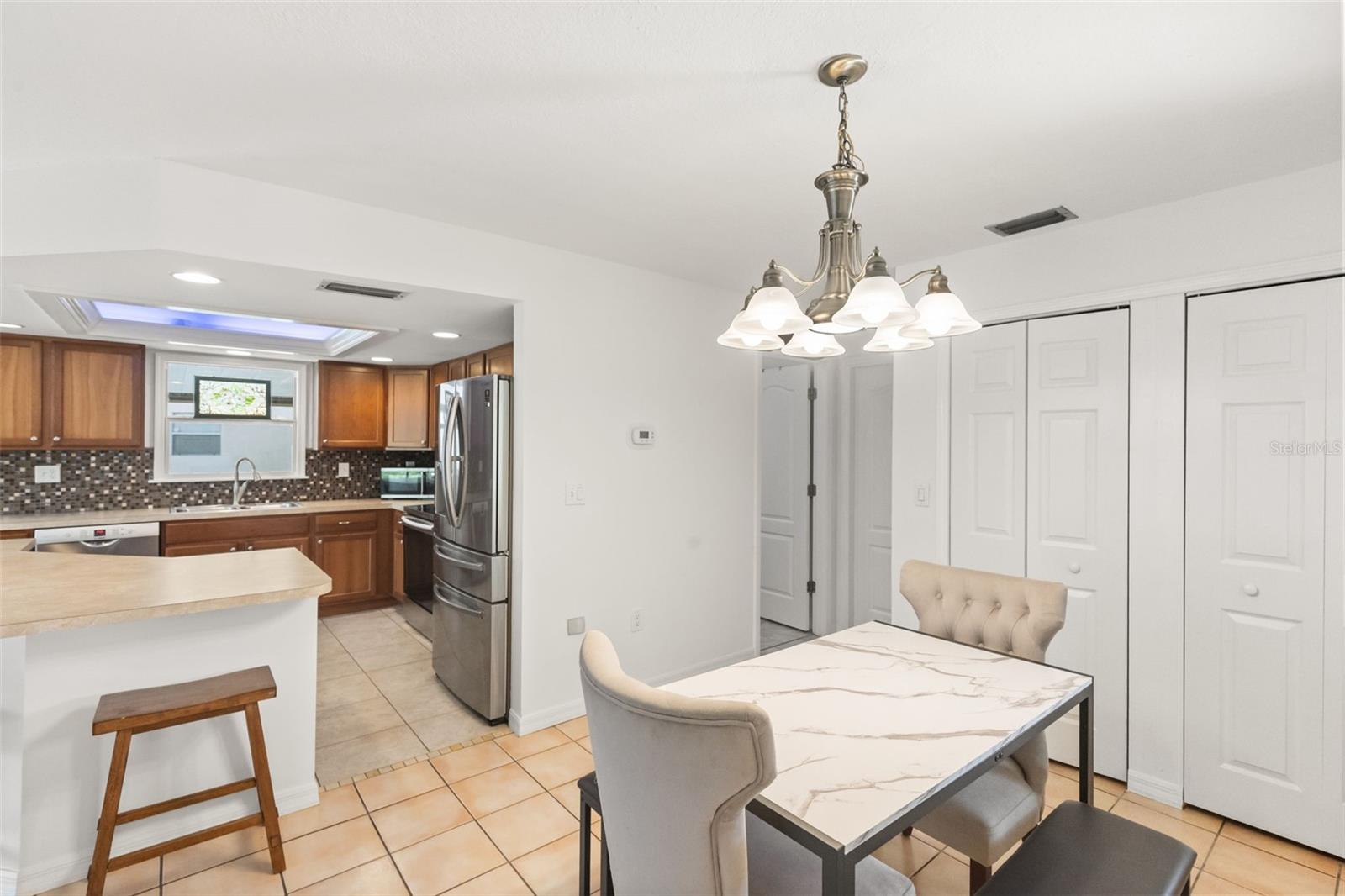 12512 Willow Tree Ave Property Photo 9