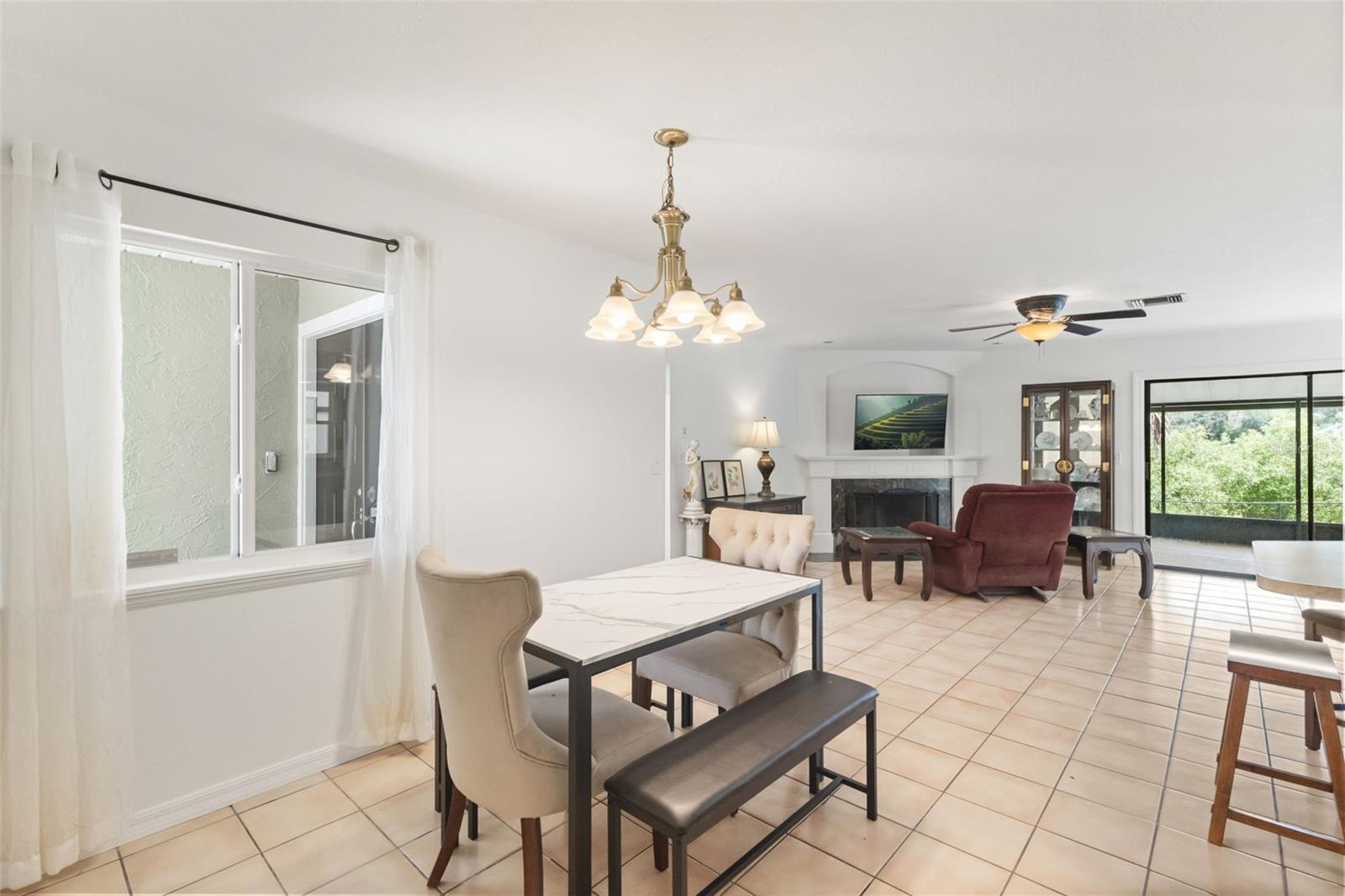 12512 Willow Tree Ave Property Photo 10