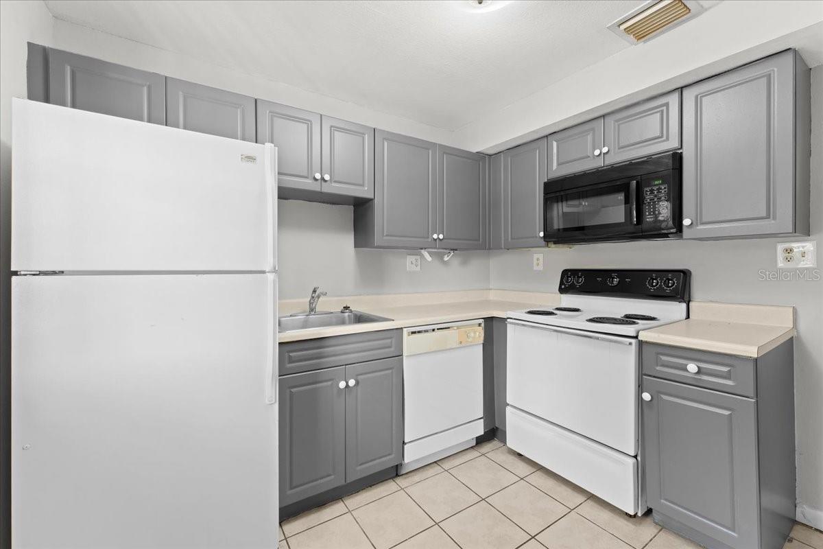 12407 Oak Cedar Pl #202 Property Photo 4