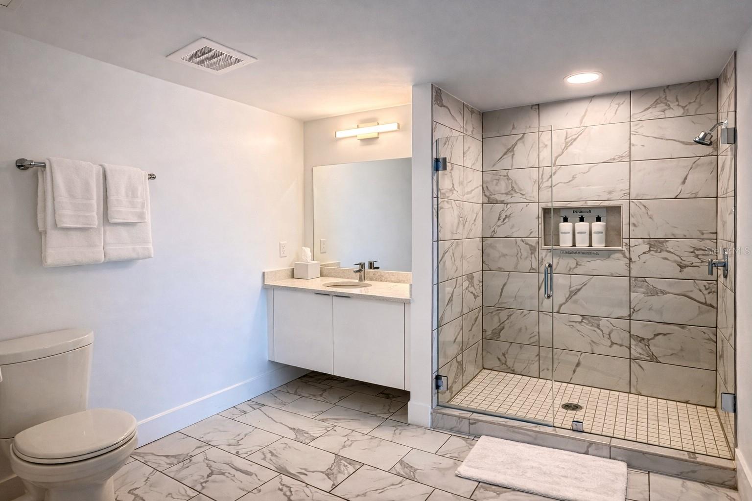 411 E Shore Dr #411 Property Photo 6