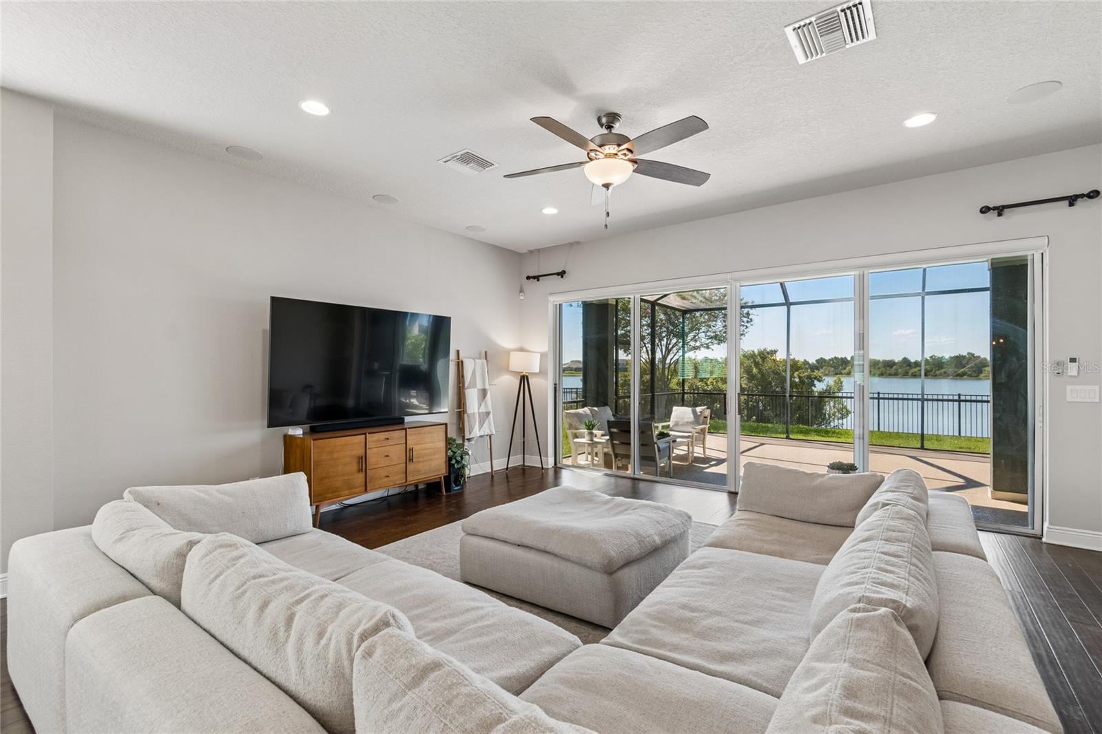 7223 Hourglass Dr Property Photo 7