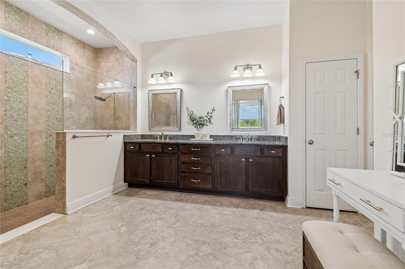 7223 Hourglass Dr Property Photo 10