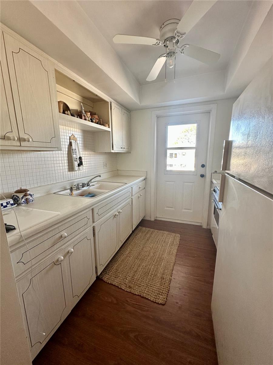 1221 Drew St #d9 Property Photo 10