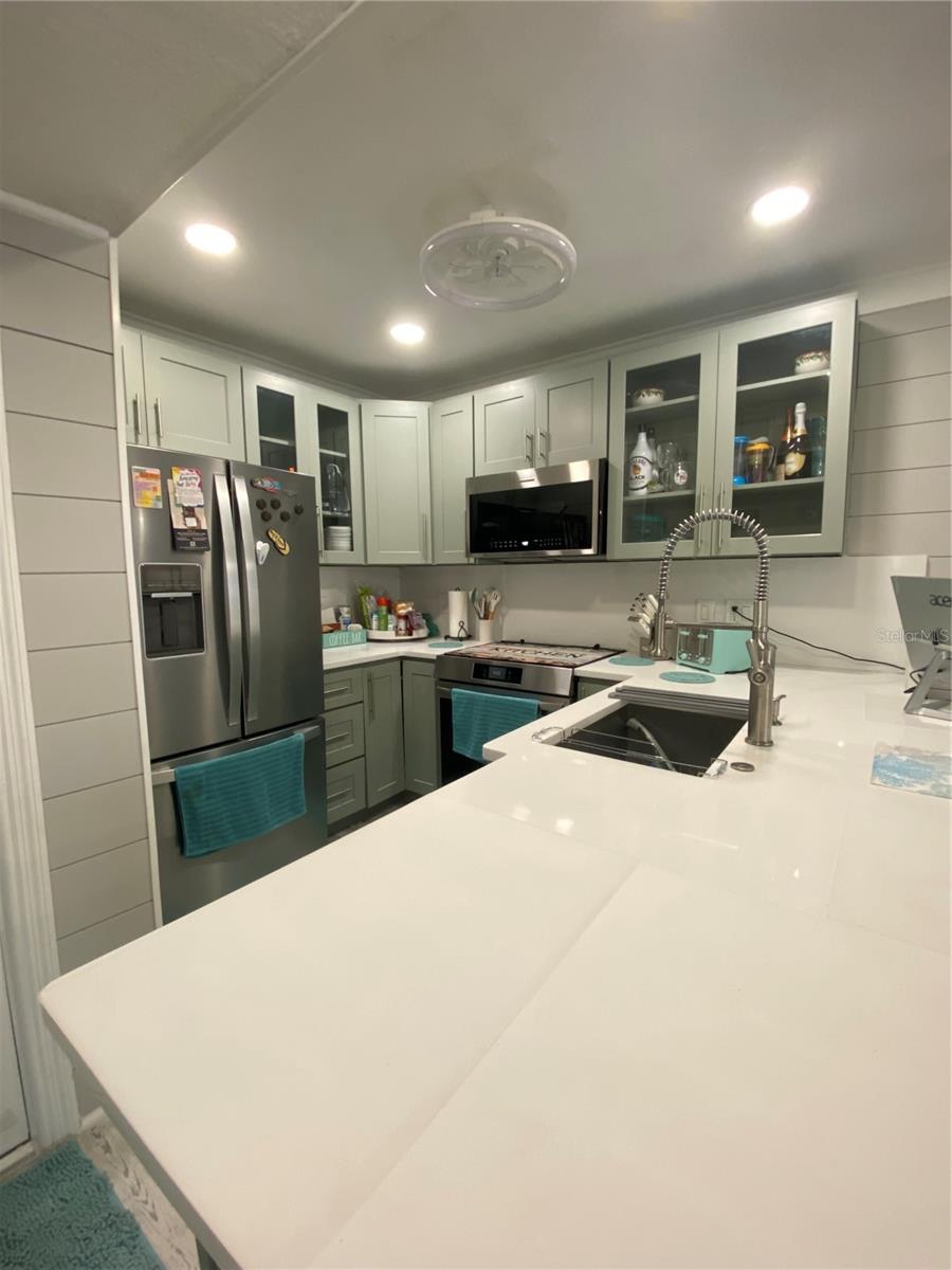 230 Medallion Blvd #d Property Photo 11
