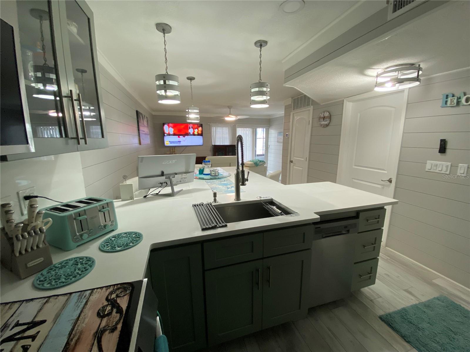 230 Medallion Blvd #d Property Photo 12