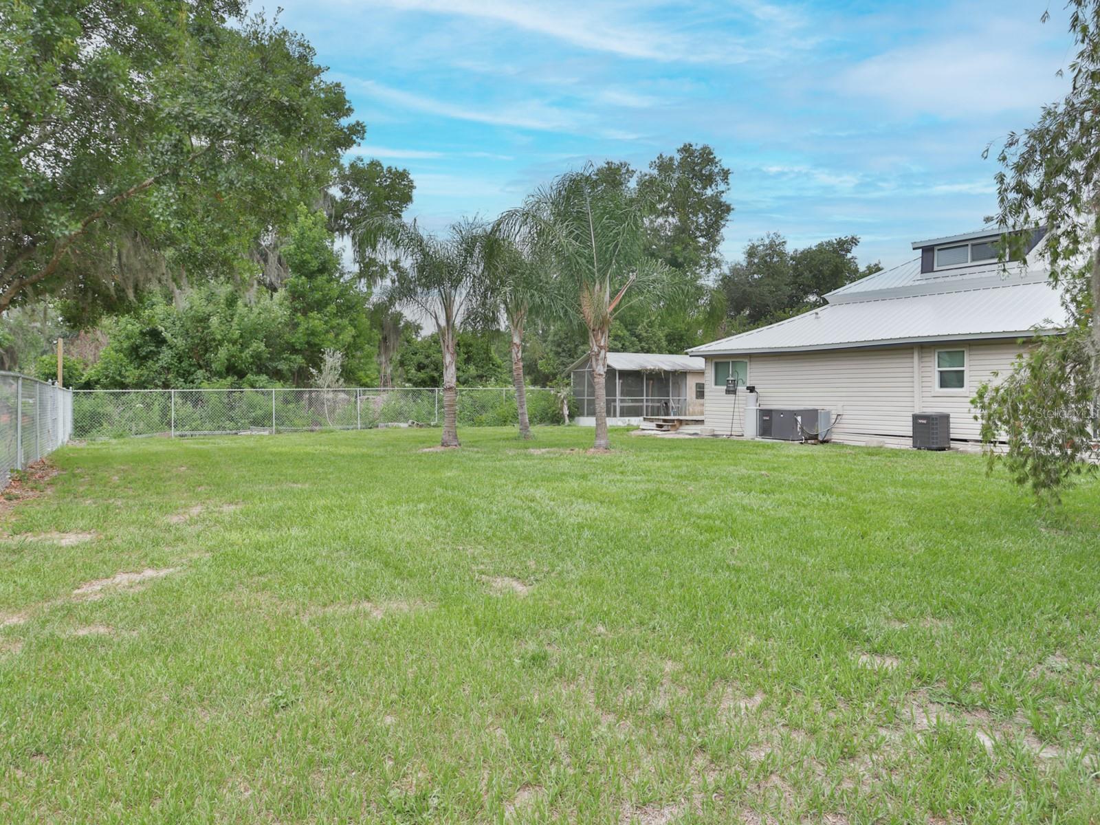 3016 N Maryland Ave Property Photo 60