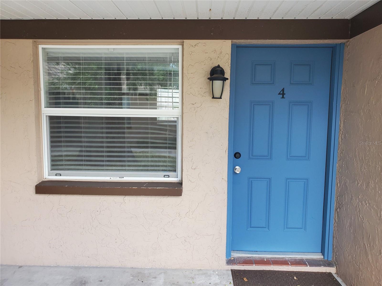 107 W Clay Ave #4 Property Photo 2