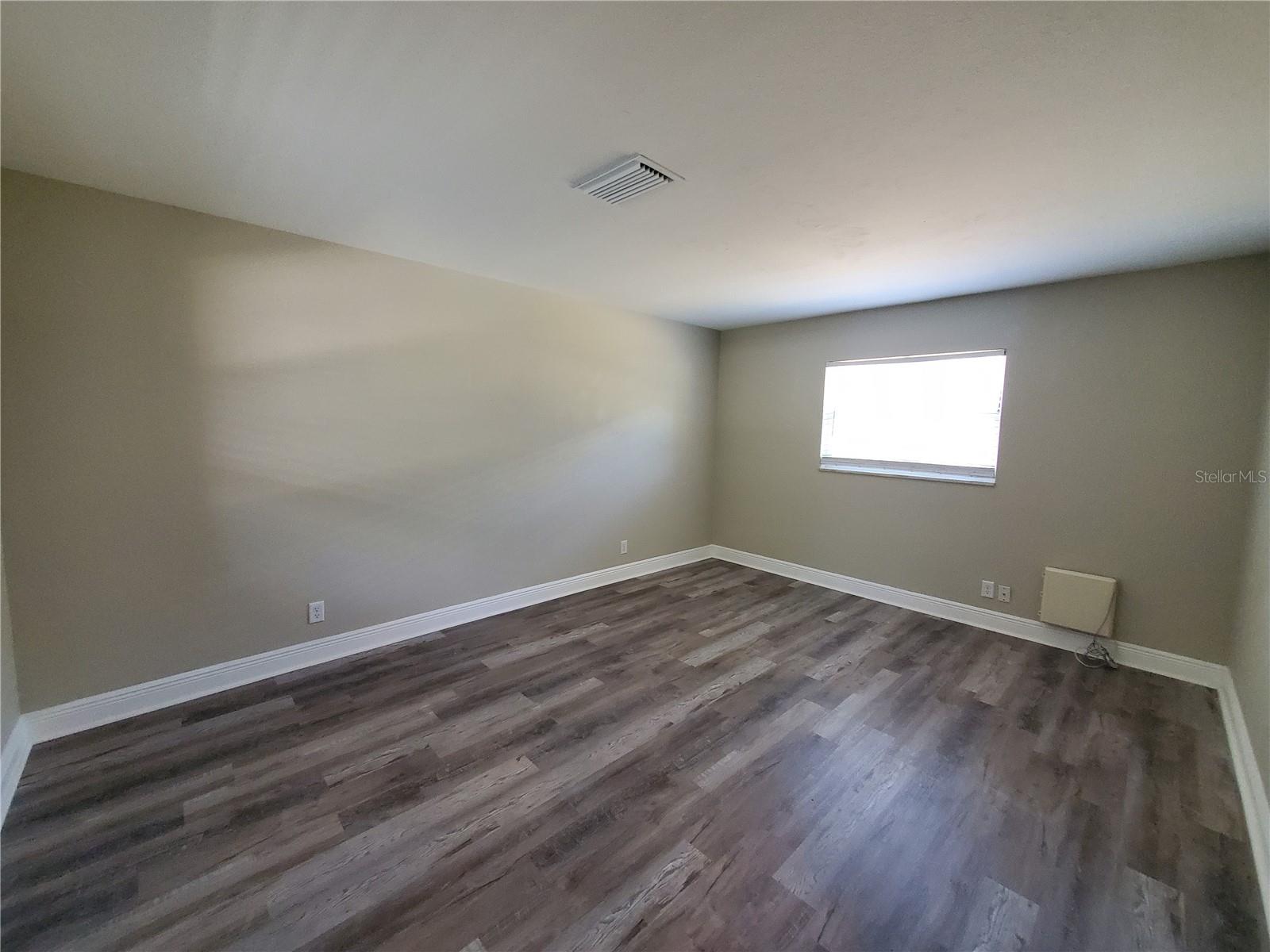 107 W Clay Ave #4 Property Photo 3