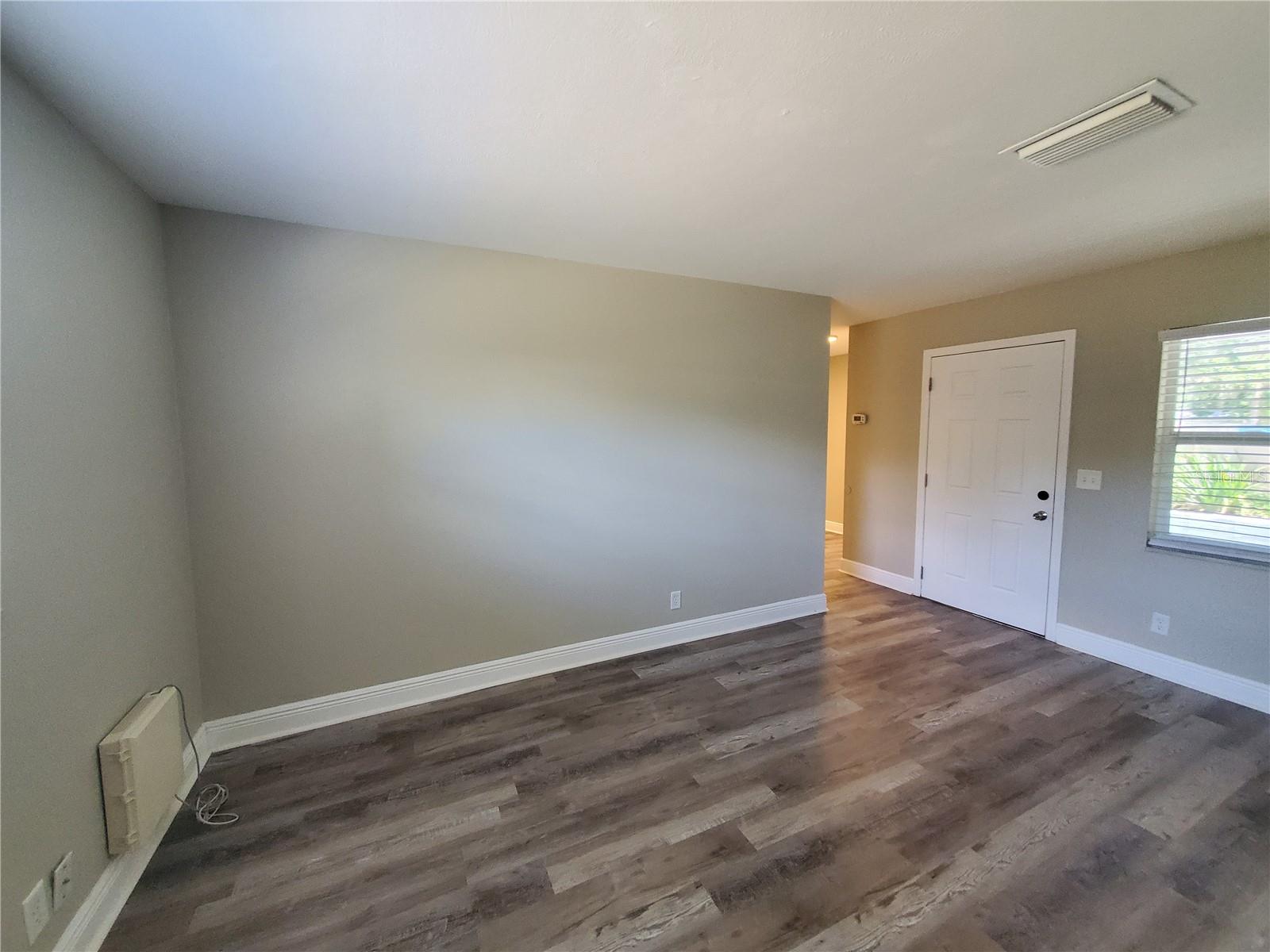 107 W Clay Ave #4 Property Photo 4