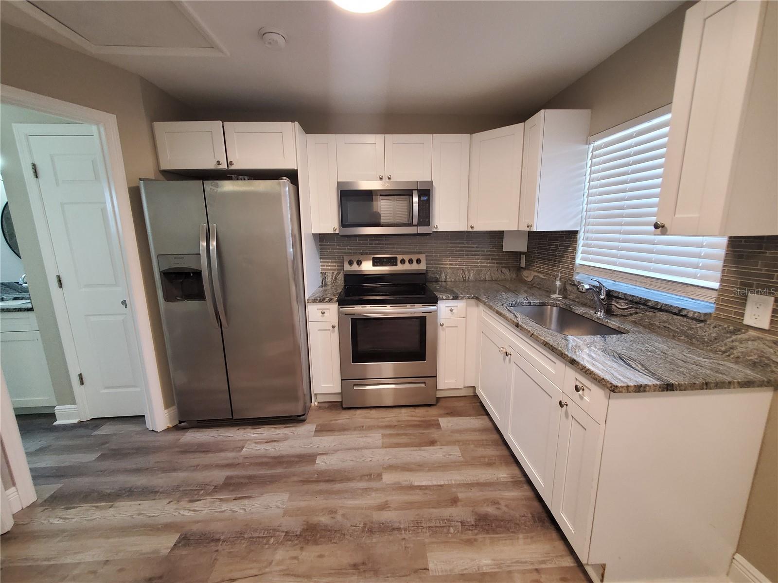 107 W Clay Ave #4 Property Photo 6
