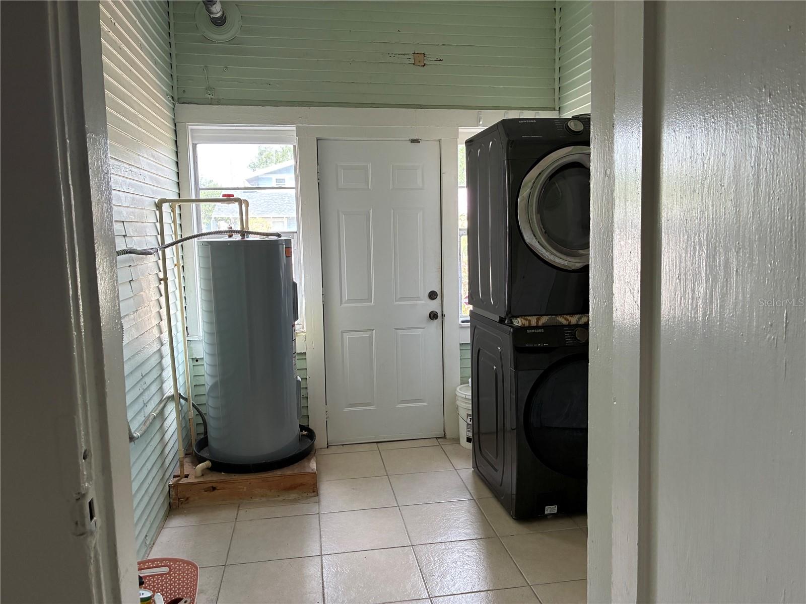 611 S Willow Ave Property Photo 14