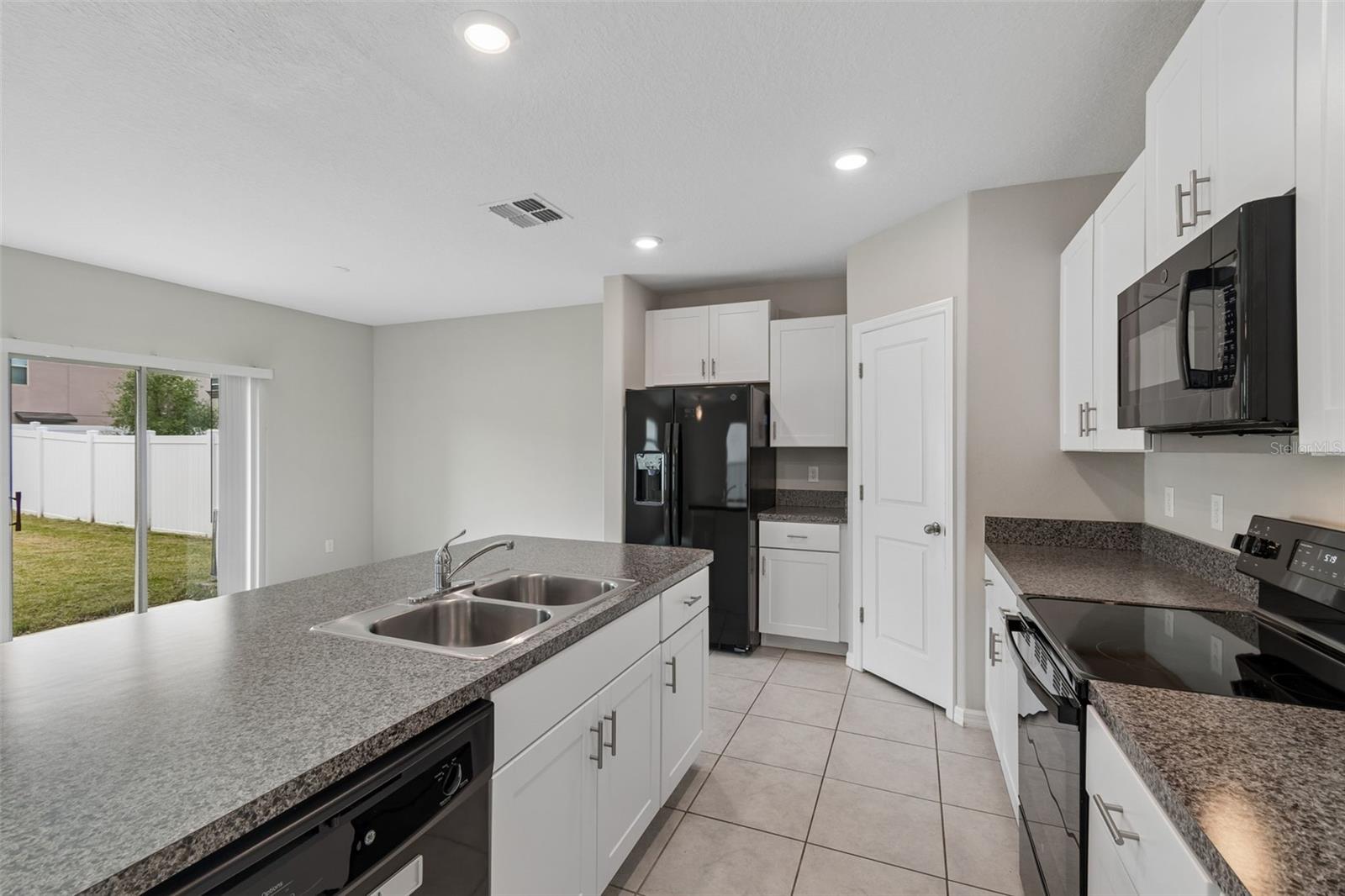 3715 Daisy Bloom Pl Property Photo 7