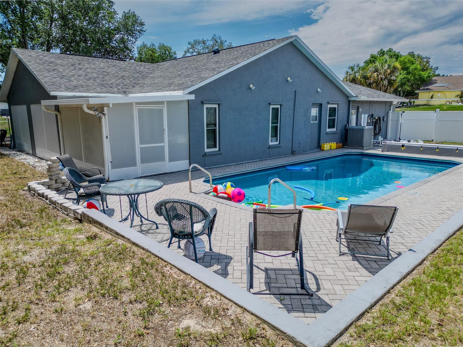 12090 Venice Dr Property Photo 5