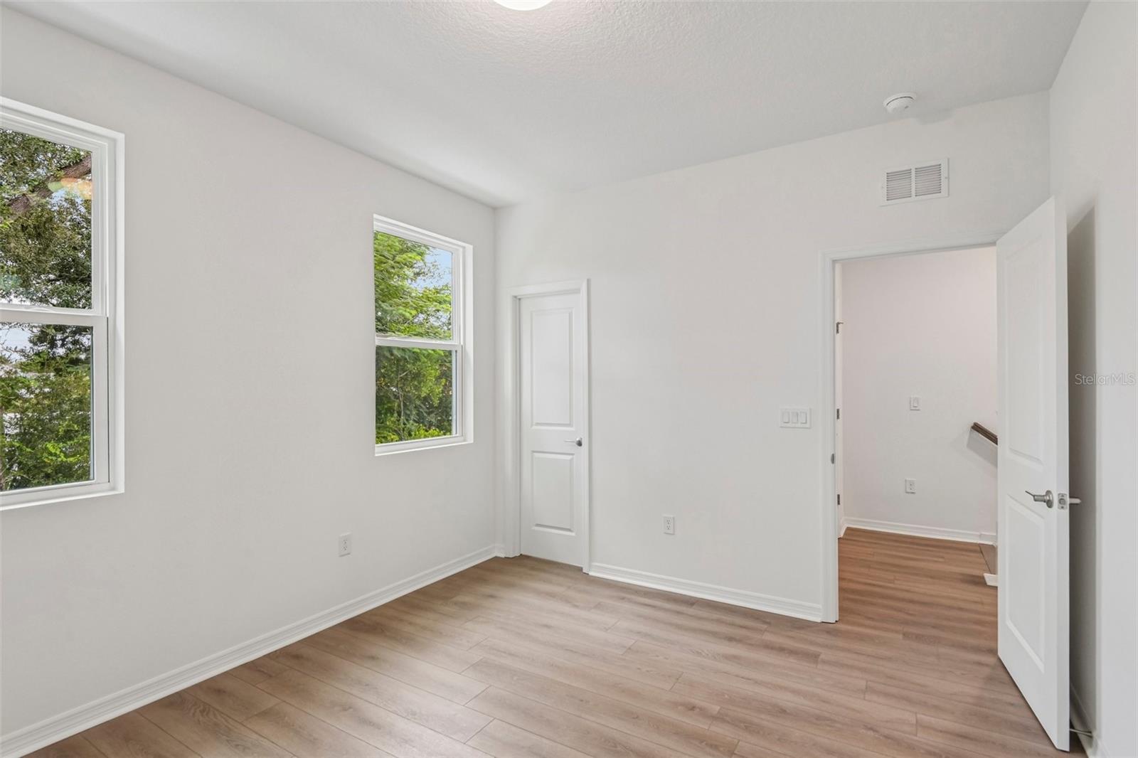 616 Silver Stream Ct Property Photo 22