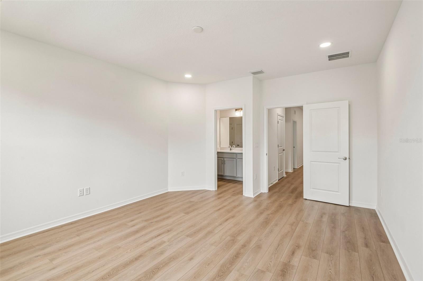 616 Silver Stream Ct Property Photo 28
