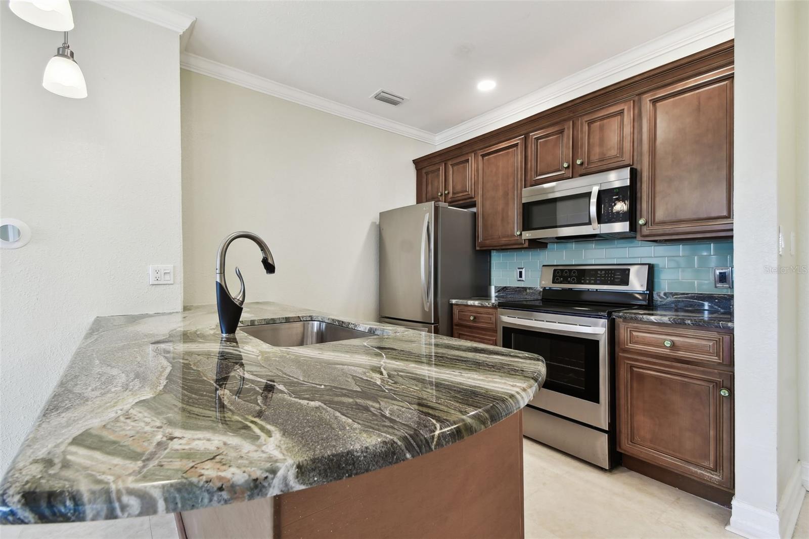 TB8515856 Property Photo 6
