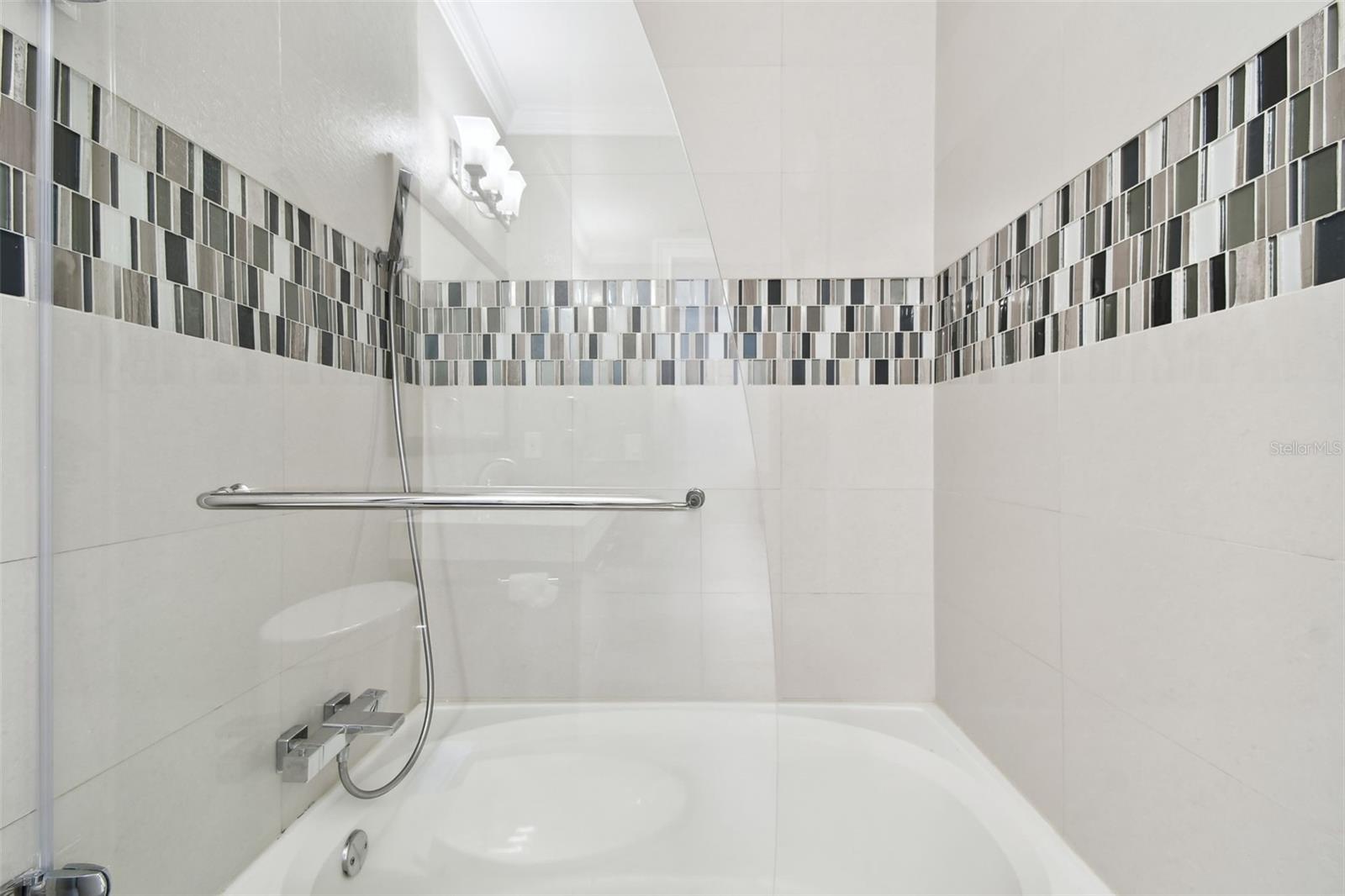 TB8515856 Property Photo 16