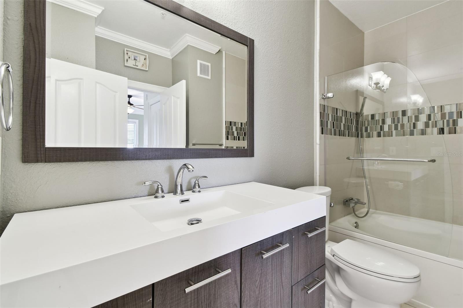 TB8515856 Property Photo 17