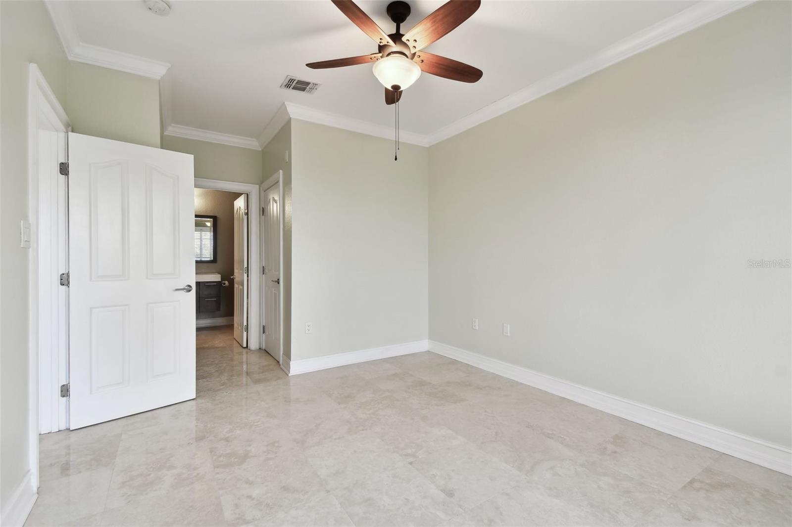TB8515856 Property Photo 19