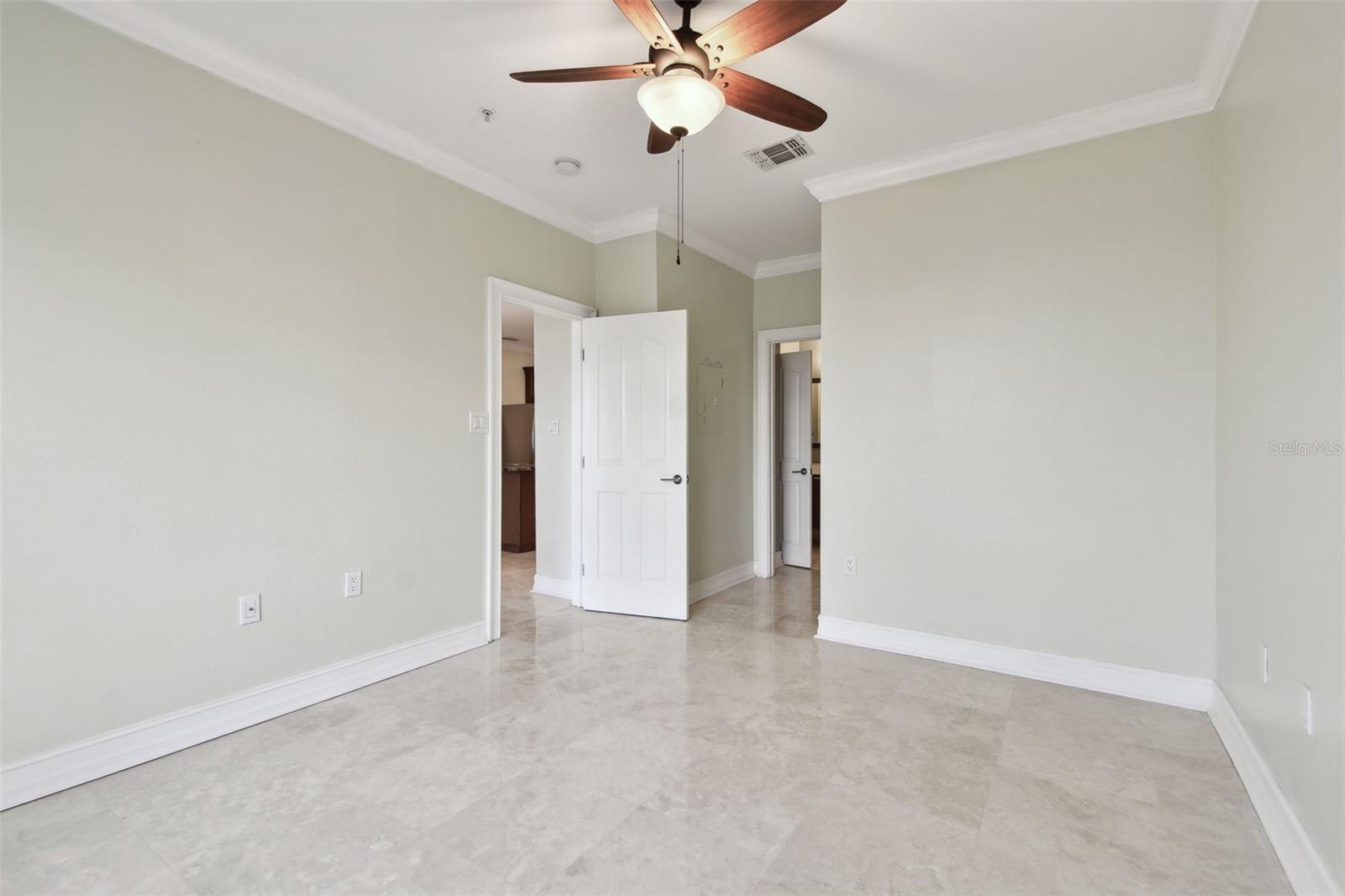 TB8515856 Property Photo 20