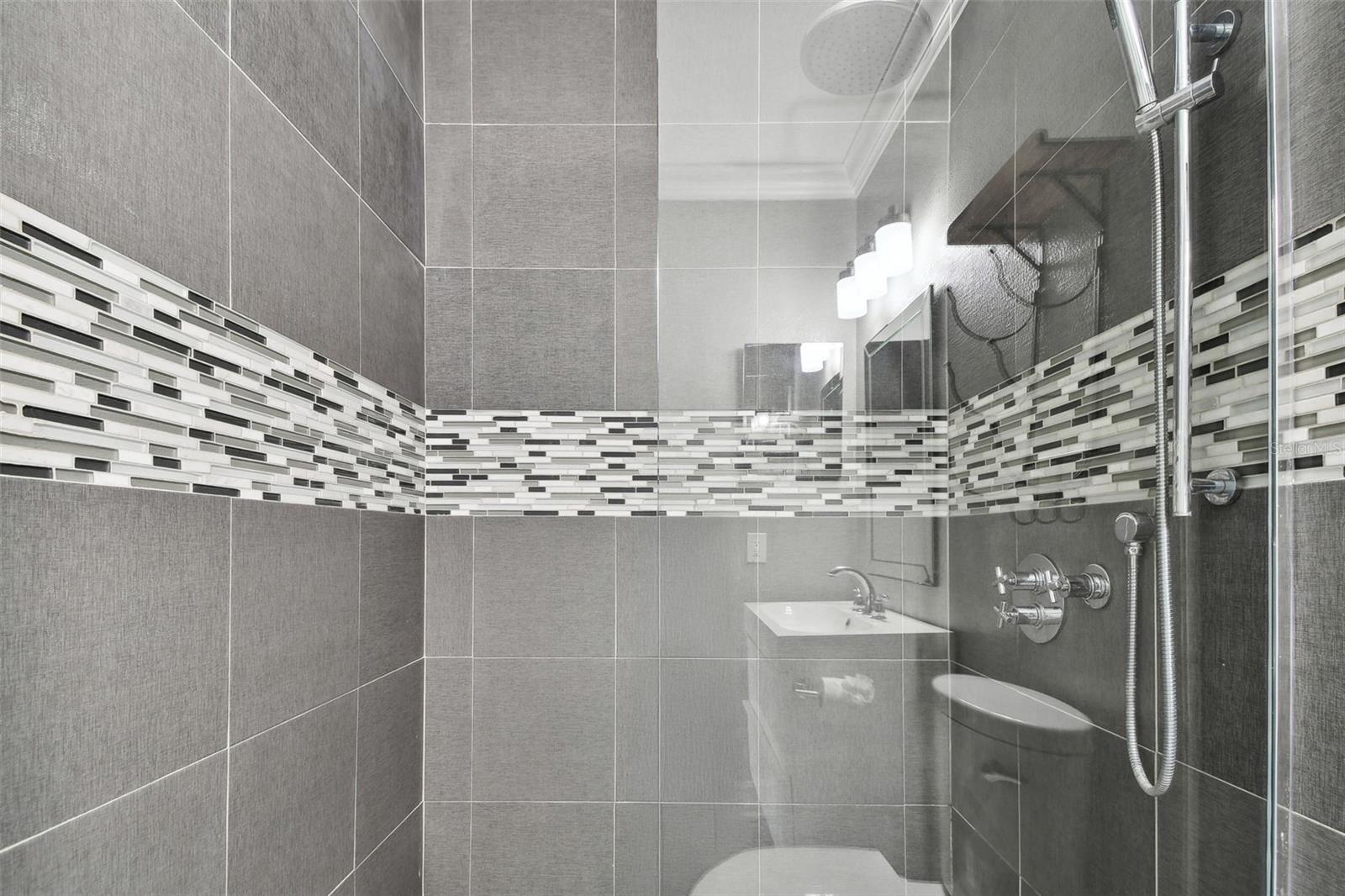 TB8515856 Property Photo 23