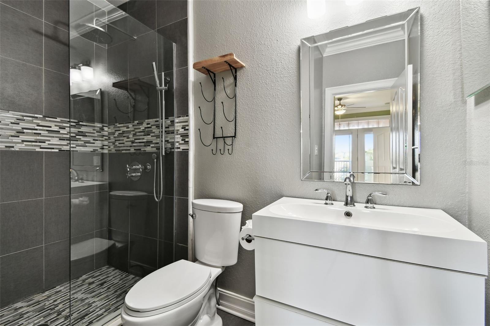 TB8515856 Property Photo 24