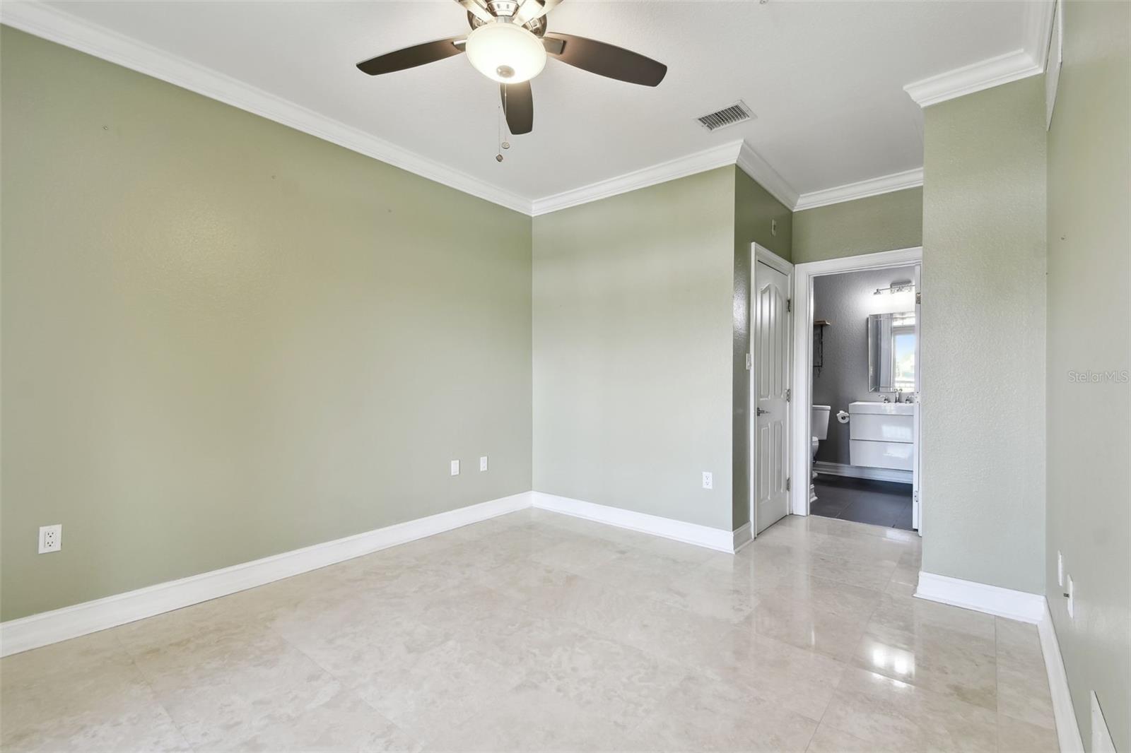 TB8515856 Property Photo 27