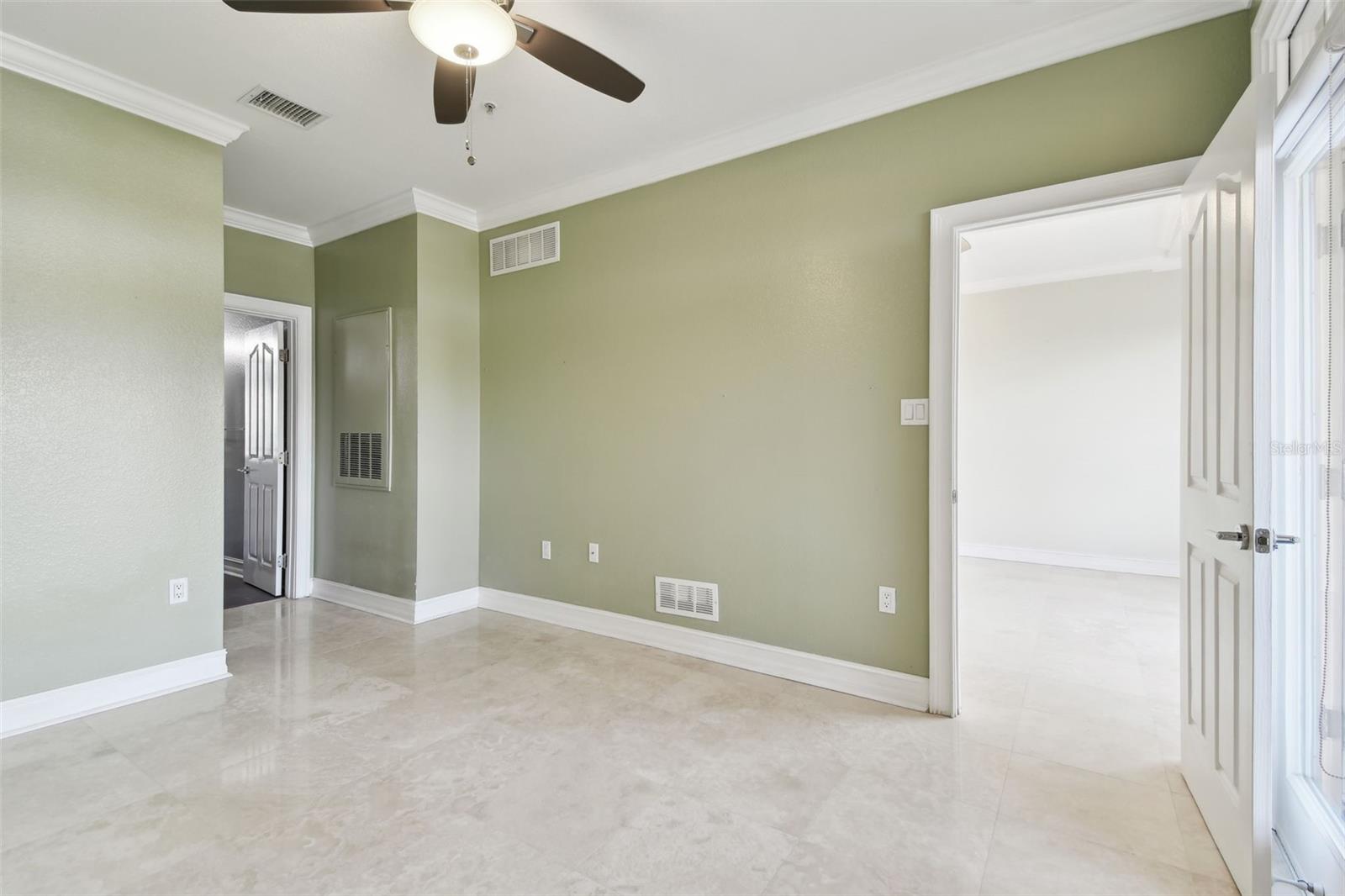 TB8515856 Property Photo 28