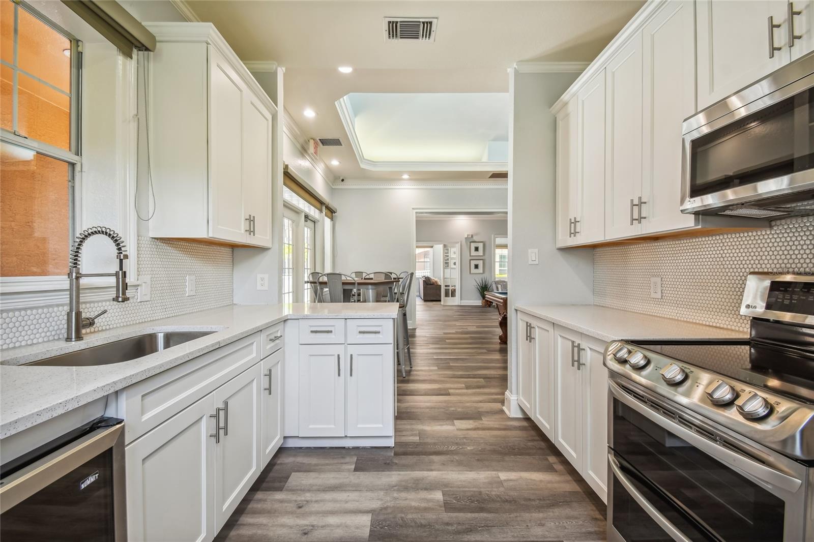 TB8515856 Property Photo 81