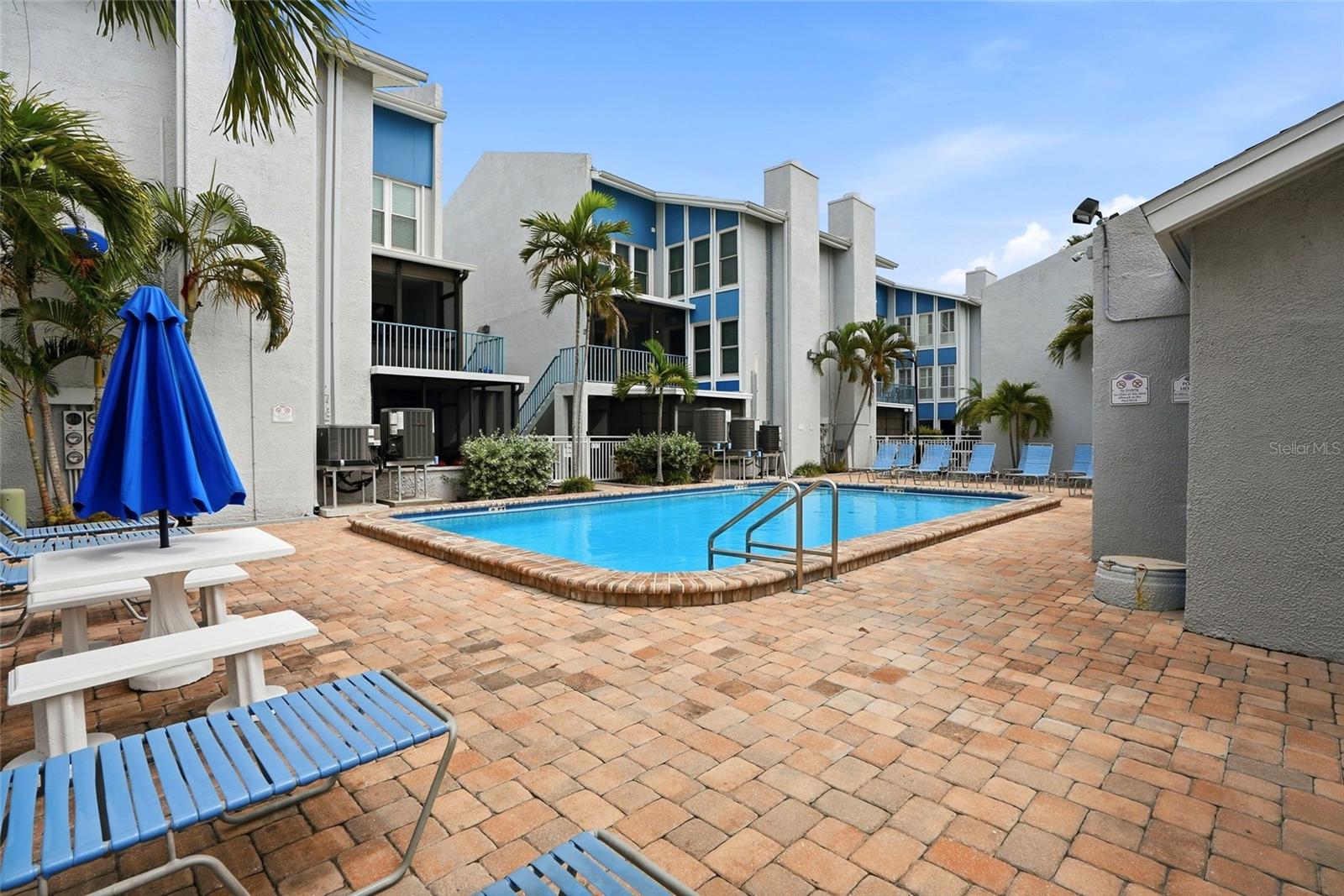 320 Medallion Blvd #h Property Photo 24
