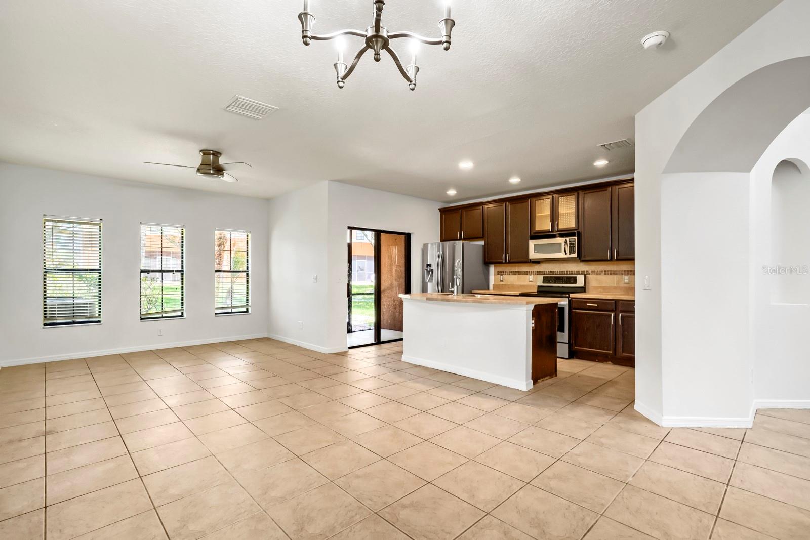1048 Tullamore Dr Property Photo 8
