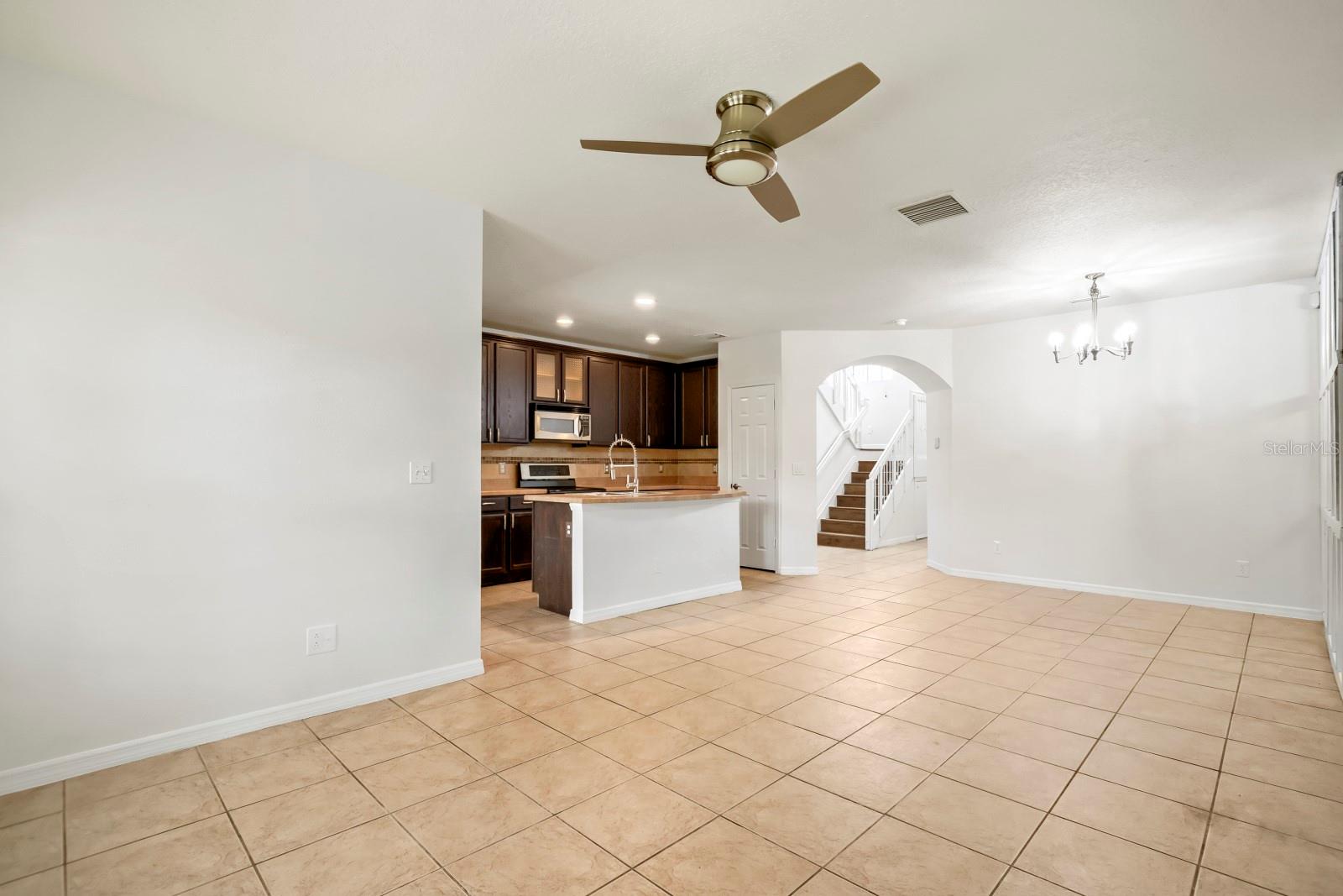 1048 Tullamore Dr Property Photo 9