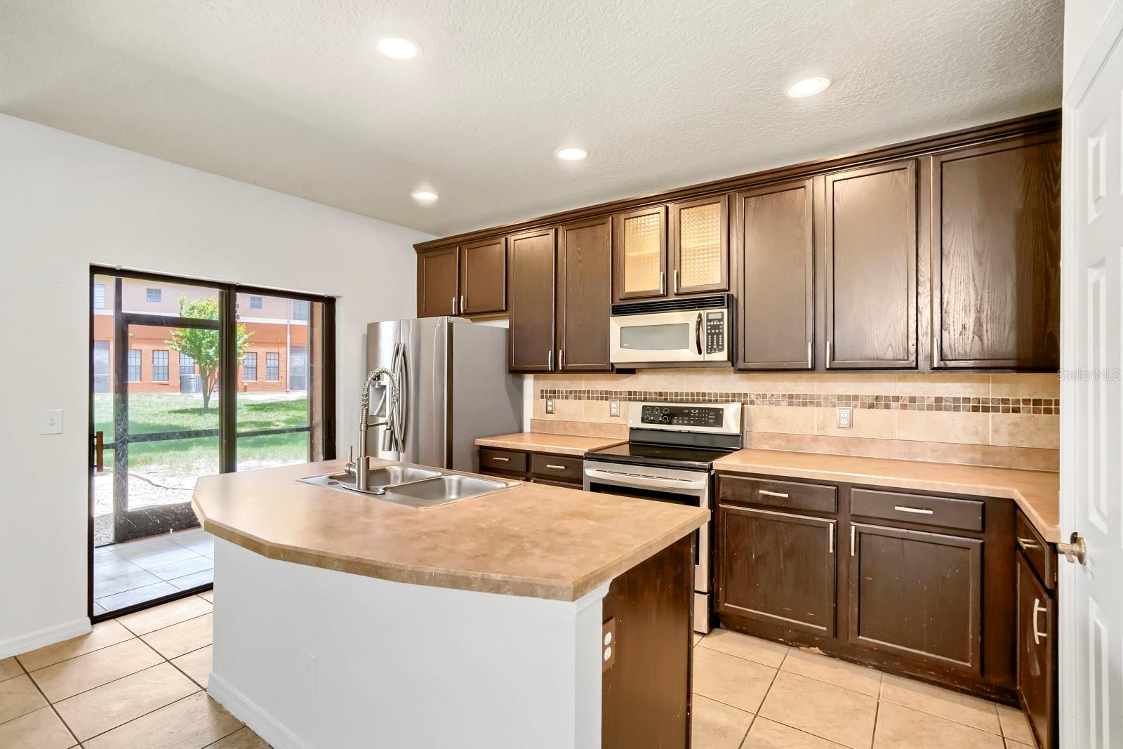 1048 Tullamore Dr Property Photo 12