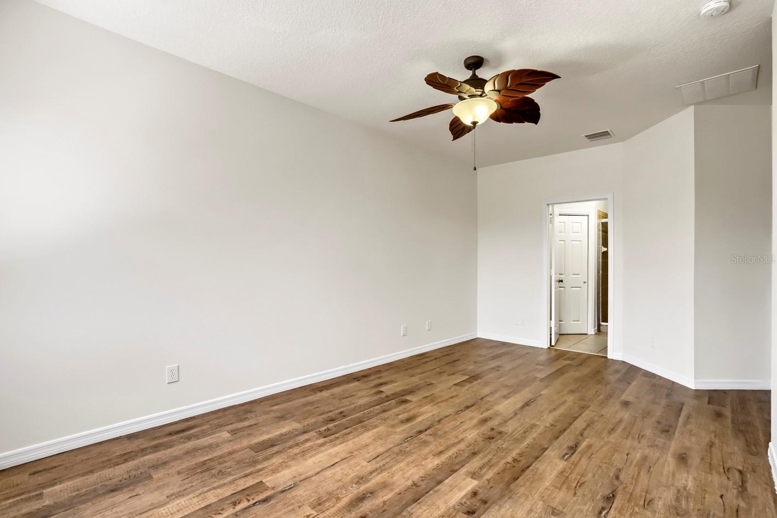 1048 Tullamore Dr Property Photo 17