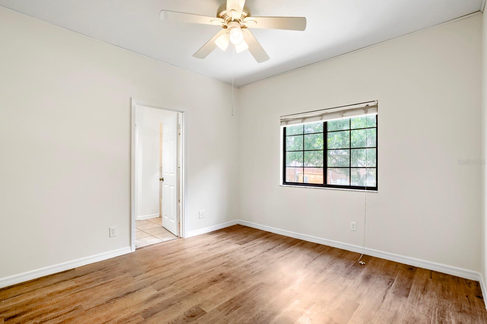 1048 Tullamore Dr Property Photo 18