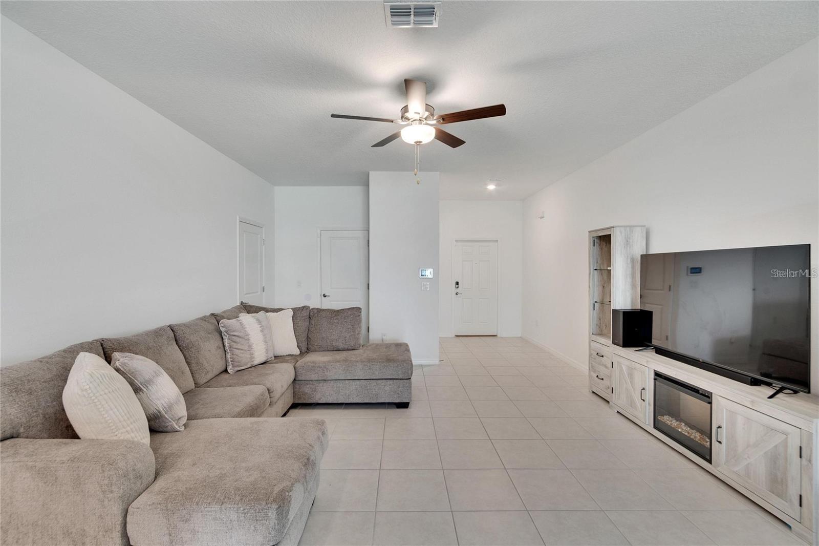14444 Editors Note St Property Photo 5