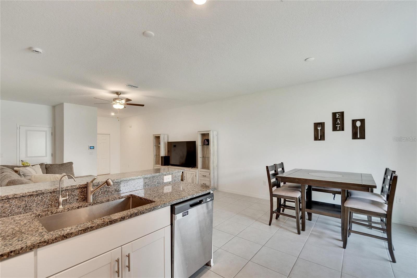 14444 Editors Note St Property Photo 10