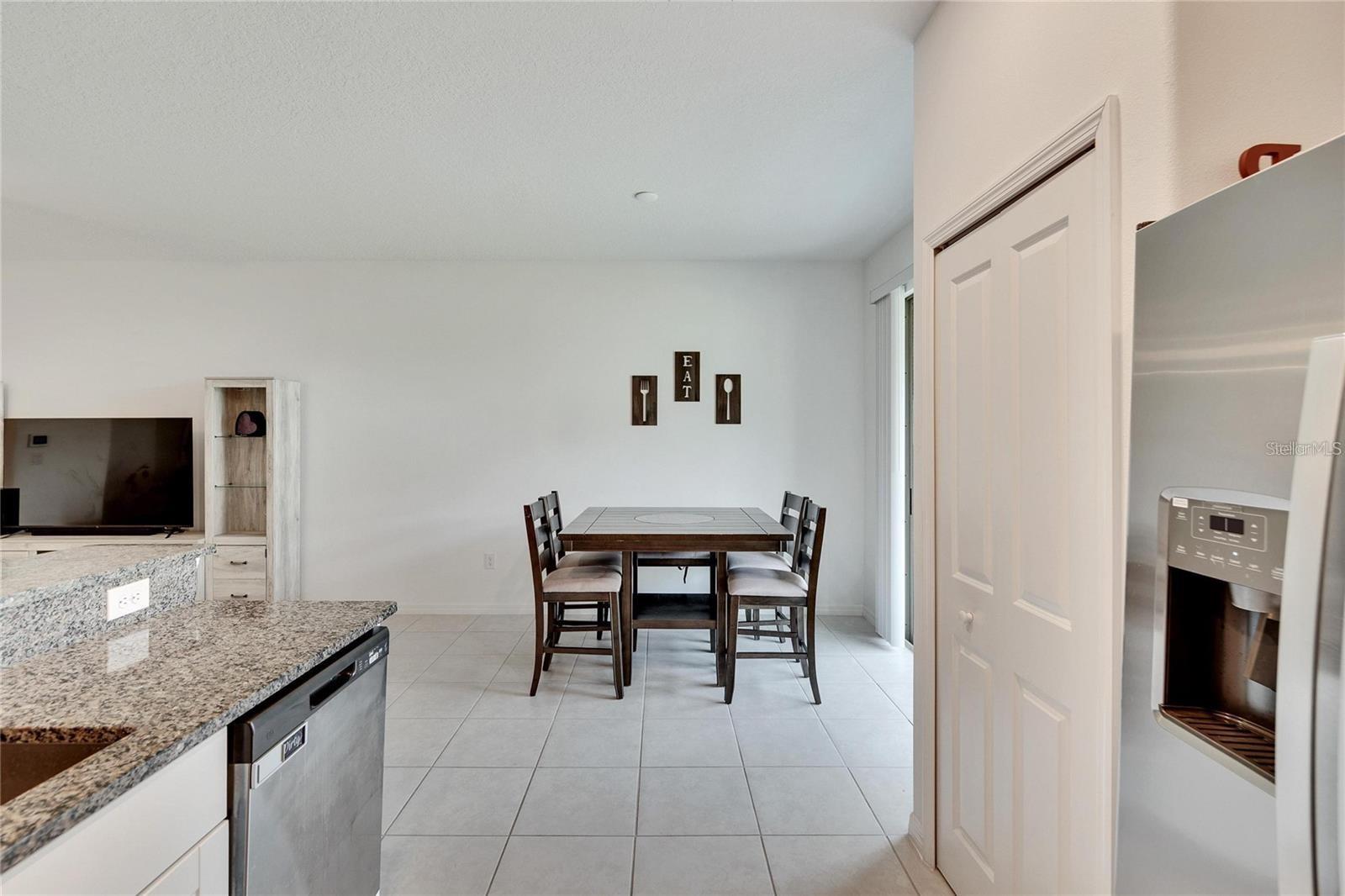 14444 Editors Note St Property Photo 11