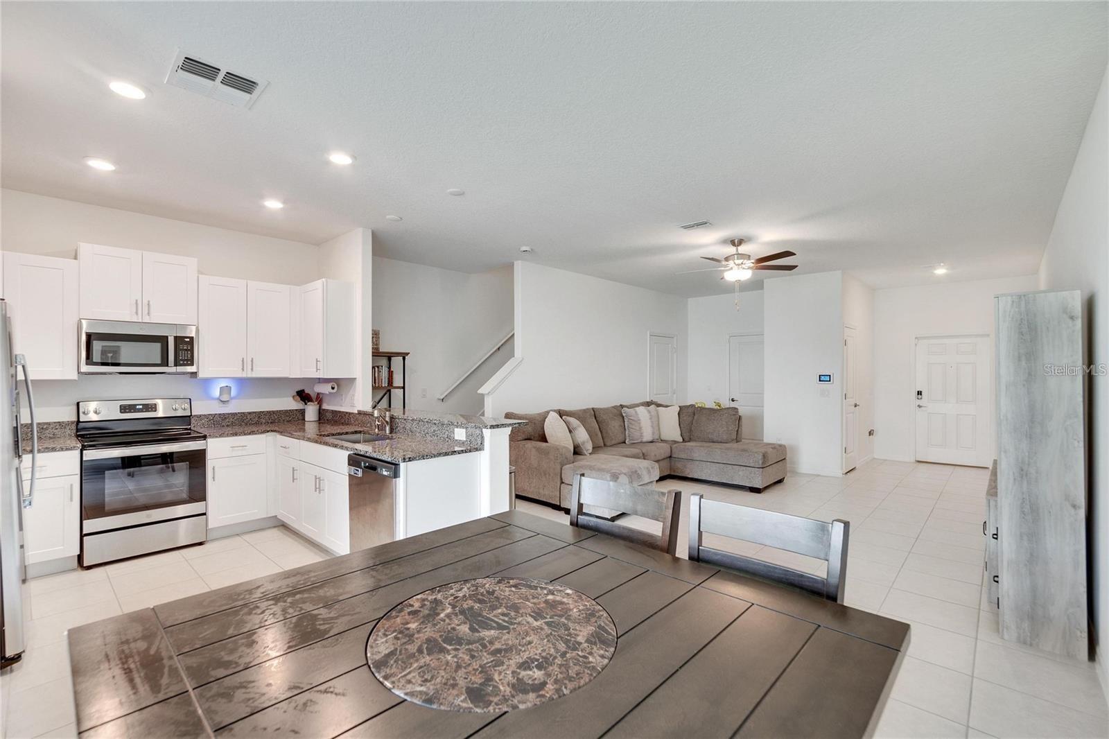 14444 Editors Note St Property Photo 14