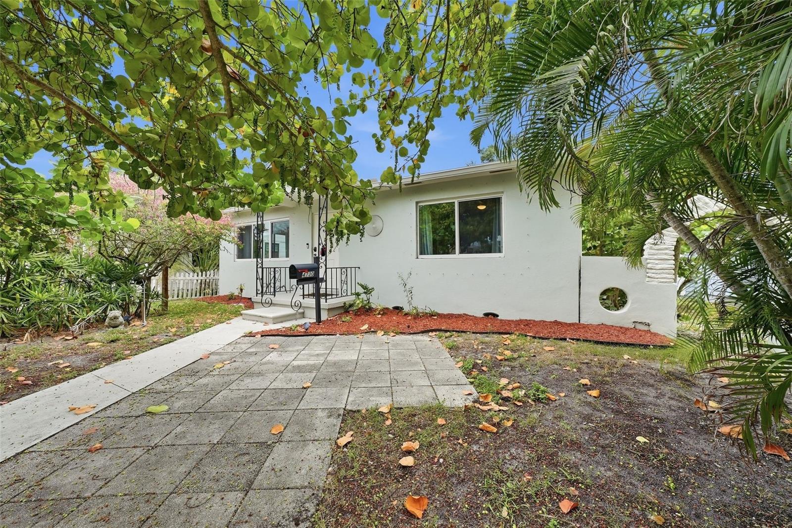 4730 BURLINGTON AVE N Property Photo 1
