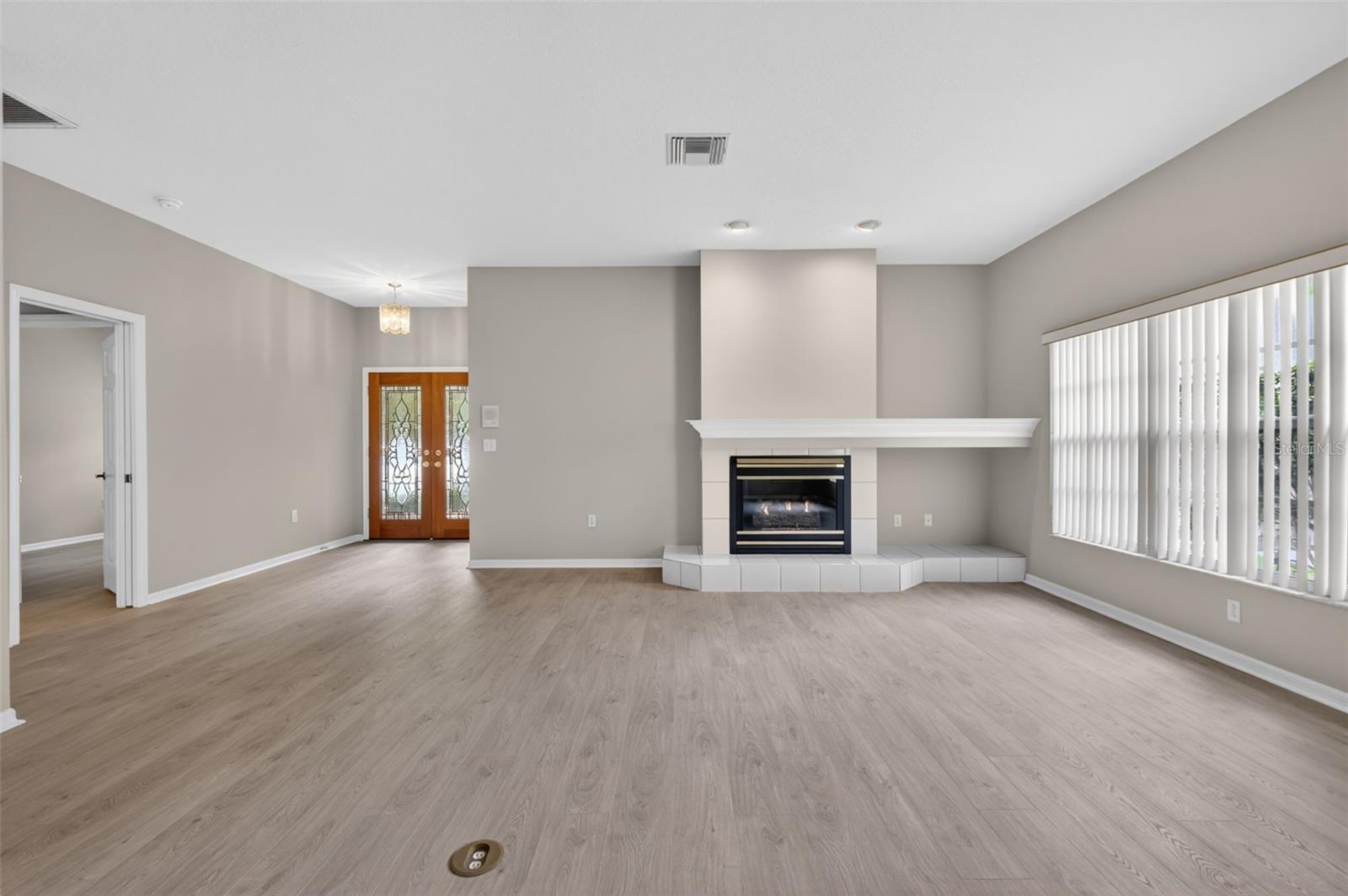 4856 Westchester Ct Property Photo 3