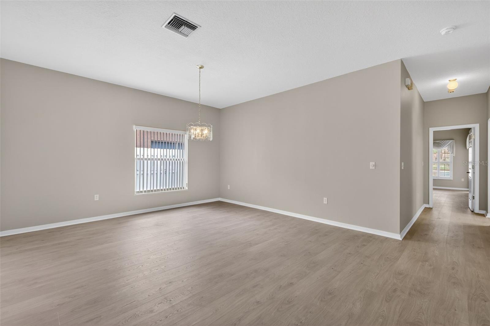 4856 Westchester Ct Property Photo 5